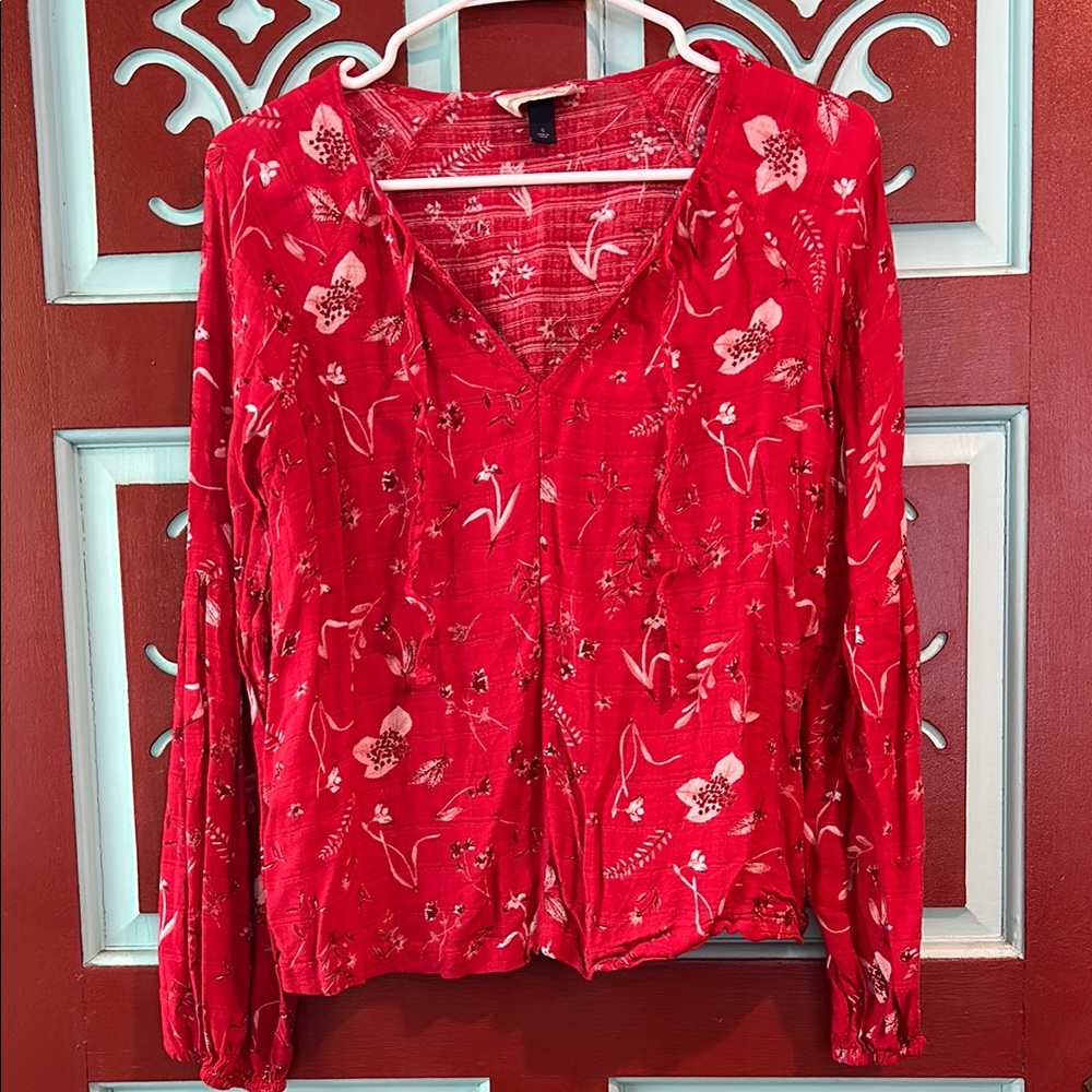Universal Thread Floral Red Women's Top Size Small balloon sleeves